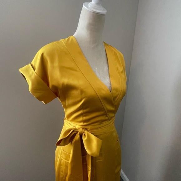 J Crew Short Sleeve Wrap Midi Dress XS Gold Yellow Satin - Picture 7 of 8